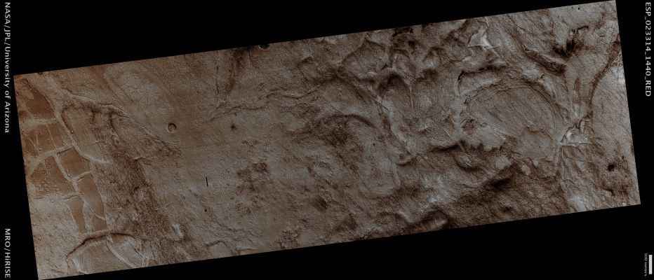 Unusual Surface Features in Hellas Planitia (CTX Frame - Enhanced Absolute Natural Colors; credits for the additional process. and color.: Dr Paolo C. Fienga - Lunexit Team)
Mars Local Time: 14:16 (Early Afternoon)
Coord. (centered): 35,9° South Lat. and 58,6° East Long.
Spacecraft altitude: 261,1 Km (such as about 163,2 miles) 
Original image scale range: 52,2 cm/pixel (with 2 x 2 binning) so objects ~ 1 mt and 57 cm across are resolved 
Map projected scale: 50 cm/pixel
Map projection: EQUIRECTANGULAR
Emission Angle: 6,0° 
Sun-Mars-Spacecraft (or "Phase") Angle: 34,3°
Solar Incidence Angle: 39° (meaning that the Sun is about 51° above the Local Horizon)
Solar Longitude: 329,9° (Northern Winter)
Credits: NASA/JPL/University of Arizona
Additional process. and coloring: Dr Paolo C. Fienga - Lunar Explorer Italia
Parole chiave: Mars from orbit - Hellas Planitia Region