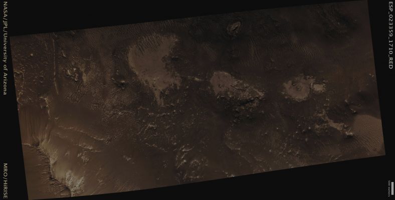 Features of Noctis Labyrinthus (CTX Frame - Absolute Natural Colors; credits for the additional process. and color: Dr Paolo C. Fienga - Lunexit Team)
Mars Local Time: 14:01 (early afternoon)
Coord. (centered): 9,0° South Lat. and 264,1° East Long.
Spacecraft altitude: 280,8 Km (such as about 175,5 miles) 
Original image scale range: 28,1 cm/pixel (with 1 x 1 binning) so objects ~ 84 cm across are resolved 
Map projected scale: 25 cm/pixel 
Map projection: EQUIRECTANGULAR
Emission Angle: 23,8° 
Sun-Mars-Spacecraft (or "Phase") Angle: 53,8°
Solar Incidence Angle: 30° (meaning that the Sun is about 60° above the Local Horizon)
Solar Longitude: 331,8° (Northern Winter)
Credits: NASA/JPL/University of Arizona
Additional process. and coloring: Dr Paolo C. Fienga - Lunar Explorer Italia
Parole chiave: Mars from orbit - Noctis Labyrinthus Region