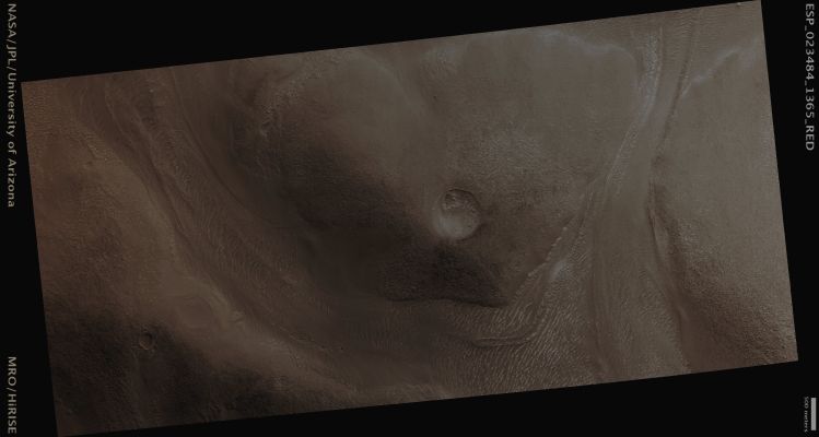 Flow Features, South of Reull Vallis (Absolute Natural Colors; credits for the additional process. and color: Dr Paolo C. Fienga - Lunexit Team)
Mars Local Time: 14:14 (early afternoon)
Coord. (centered): 43,3° South Lat. and 97,0° East Long.
Spacecraft altitude: 255,1 Km (such as about 159,4 miles) 
Original image scale range: 25,5 cm/pixel (with 1 x 1 binning) so objects ~ 77 cm across are resolved 
Map projected scale: 25 cm/pixel 
Map projection: EQUIRECTANGULAR
Emission Angle: 7,3° 
Sun-Mars-Spacecraft (or "Phase") Angle: 50,2°
Solar Incidence Angle: 45° (meaning that the Sun is about 45° above the Local Horizon)
Solar Longitude: 337,1° (Northern Winter)
Credits: NASA/JPL/University of Arizona
Additional process. and coloring: Dr Paolo C. Fienga - Lunar Explorer Italia
Parole chiave: Mars from orbit - Flow Features