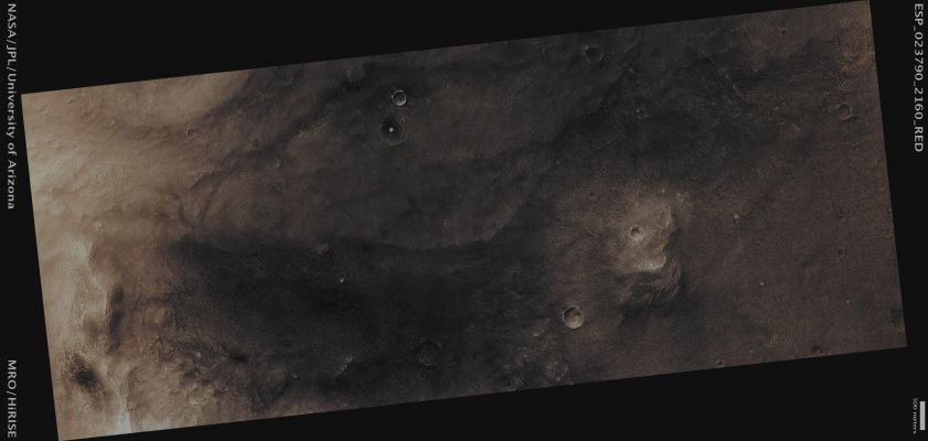 Possible Phyllosilicate-Rich Terrain in Mamers Vallis (Absolute Natural Colors; credits for the additional process. and color.: Dr Gianluigi Barca - Lunexit Team) 
Mars Local Time: 14:07 (Early Afternoon)
Coord. (centered): 35,6° North Lat. and 13,7° East Long.
Spacecraft altitude: 298,2 Km (such as about 186,4 miles) 
Original image scale range: 59,7 cm/pixel (with 2 x 2 binning) so objects ~ 1 mt and 79 cm across are resolved 
Map projected scale: 50 cm/pixel
Map projection: EQUIRECTANGULAR
Emission Angle: 8,6° 
Sun-Mars-Spacecraft (or "Phase") Angle: 43,9°
Solar Incidence Angle: 50° (meaning that the Sun is about 40° above the Local Horizon)
Solar Longitude: 349,7° (Northern Winter)
Credits: NASA/JPL/University of Arizona
Additional process. and coloring: Dr Paolo C. Fienga - Lunar Explorer Italia
Parole chiave: Mars from orbit - Channels - Mamers Vallis
