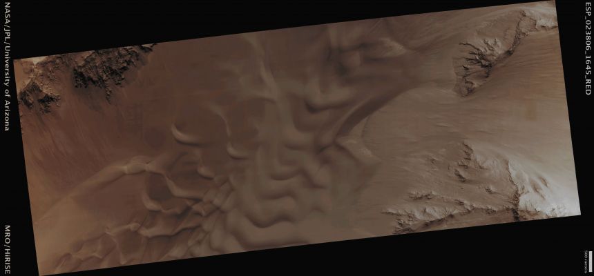 Features of Coprates Chasma (Saturated and Enhanced Natural Colors; credits for the additional process. and color.: Dr Paolo C. Fienga - Lunexit Team) 
Mars Local Time: 14:13 (Early Afternoon)
Coord. (centered): 15,2° South Lat. and 302,3° East Long.
Spacecraft altitude: 261,6 Km (such as about 163,5 miles) 
Original image scale range: 52,3 cm/pixel (with 2 x 2 binning) so objects ~ 1 mt and 57 cm across are resolved 
Map projected scale: 50 cm/pixel
Map projection: EQUIRECTANGULAR
Emission Angle: 2,3° 
Sun-Mars-Spacecraft (or "Phase") Angle: 37,0°
Solar Incidence Angle: 35° (meaning that the Sun is about 55° above the Local Horizon)
Solar Longitude: 350,3° (Northern Winter)
Credits: NASA/JPL/University of Arizona
Additional process. and coloring: Dr Paolo C. Fienga - Lunar Explorer Italia
Parole chiave: Mars from orbit - Chasmas - Coprates Chasma