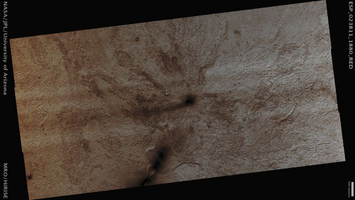 Small Volcano in Cerberus Fossae (Absolute Natural Colors; credits for the additional process. and color.: Dr Paolo C. Fienga - Lunexit Team)
Mars Local Time: 14:07 (Early Afternoon)
Coord. (centered): 8,1° North Lat. and 162,5° East Long.
Spacecraft altitude: 278,3 Km (such as about 173,9 miles) 
Original image scale range: 27,8 cm/pixel (with 1 x 1 binning) so objects ~ 55,7 cm across are resolved 
Map projected scale: 25 cm/pixel
Map projection: EQUIRECTANGULAR
Emission Angle: 8,2° 
Sun-Mars-Spacecraft (or "Phase") Angle: 42,1°
Solar Incidence Angle: 34° (meaning that the Sun is about 56° above the Local Horizon)
Solar Longitude: 350,5° (Northern Winter)
Credits: NASA/JPL/University of Arizona
Additional process. and coloring: Dr Paolo C. Fienga - Lunar Explorer Italia
Parole chiave: Mars from orbit - Volcanoes - Unnamed Volcano in Cerberus Fossae