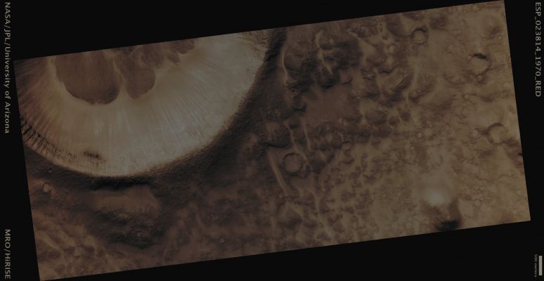 Possible Olivine-Rich Terrain in Isidis Planitia Region (Absolute Natural Colors; credits for the additional process. and color.: Dr Paolo C. Fienga - Lunexit Team)
Mars Local Time: 14:08 (Early Afternoon)
Coord. (centered): 16,7° North Lat. and 80,1° East Long.
Spacecraft altitude: 279,9 Km (such as about 174,9 miles) 
Original image scale range: 56,0 cm/pixel (with 2 x 2 binning) so objects ~ 1 mt and 68 cm across are resolved 
Map projected scale: 50 cm/pixel
Map projection: EQUIRECTANGULAR
Emission Angle: 0,2° 
Sun-Mars-Spacecraft (or "Phase") Angle: 38,0°
Solar Incidence Angle: 38° (meaning that the Sun is about 52° above the Local Horizon)
Solar Longitude: 350,6° (Northern Winter)
Credits: NASA/JPL/University of Arizona
Additional process. and coloring: Dr Paolo C. Fienga - Lunar Explorer Italia
Parole chiave: Mars from orbit - Isidis Planitia Region