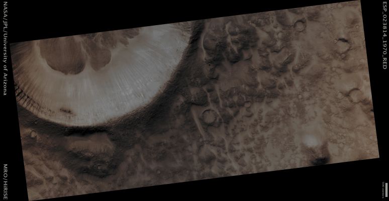 Possible Olivine-Rich Terrain in Isidis Planitia Region (Natural Colors; credits for the additional process. and color.: Dr Paolo C. Fienga - Lunexit Team) 
Mars Local Time: 14:08 (Early Afternoon)
Coord. (centered): 16,7° North Lat. and 80,1° East Long.
Spacecraft altitude: 279,9 Km (such as about 174,9 miles) 
Original image scale range: 56,0 cm/pixel (with 2 x 2 binning) so objects ~ 1 mt and 68 cm across are resolved 
Map projected scale: 50 cm/pixel
Map projection: EQUIRECTANGULAR
Emission Angle: 0,2° 
Sun-Mars-Spacecraft (or "Phase") Angle: 38,0°
Solar Incidence Angle: 38° (meaning that the Sun is about 52° above the Local Horizon)
Solar Longitude: 350,6° (Northern Winter)
Credits: NASA/JPL/University of Arizona
Additional process. and coloring: Dr Paolo C. Fienga - Lunar Explorer Italia
Parole chiave: Mars from orbit - Isidis Planitia Region