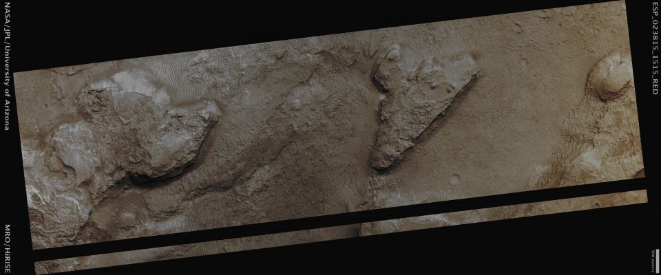 Layered Deposits inside Niesten Crater (Enhanced Absolute Natural Colors; credits for the additional process. and color.: Dr Paolo C. Fienga - Lunexit Team)
Mars Local Time: 14:16 (Early Afternoon)
Coord. (centered): 28,1° South Lat. and 58,1° East Long.
Spacecraft altitude: 256,8 Km (such as about 160,5 miles) 
Original image scale range: 25,5 cm/pixel (with 1 x 1 binning) so objects ~ 77 cm across are resolved 
Map projected scale: 25 cm/pixel
Map projection: EQUIRECTANGULAR 
Emission Angle: 4,3° 
Phase Angle: 44,0°
Solar Incidence Angle: 40° (meaning that the Sun is about 50° above the Local Horizon)
Solar Longitude: 350,7° (Northern Winter)
Credits: NASA/JPL/University of Arizona
Additional process. and coloring: Dr Paolo C. Fienga - Lunar Explorer Italia
Parole chiave: Mars from orbit - Craters - Niesten Crater