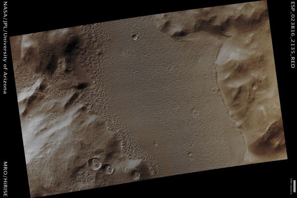 Ice-rich Fill Deposits on Cerulli Crater Ejecta Blanket (Enhanced Absolute Natural Colors; credits for the additional process. and color.: Dr Paolo C. Fienga - Lunexit Team)
Mars Local Time: 13:57 (Early Afternoon)
Coord. (centered): 33,2° North Lat. and 21,6° East Long.
Spacecraft altitude: 305,4 Km (such as about 190,9 miles) 
Original image scale range: 30,6 cm/pixel (with 1 x 1 binning) so objects ~ 92 cm across are resolved 
Map projected scale: 25 cm/pixel
Map projection: EQUIRECTANGULAR
Emission Angle: 18,1° 
Sun-Mars-Spacecraft (or "Phase") Angle: 61,3°
Solar Incidence Angle: 46° (meaning that the Sun is about 44° above the Local Horizon)
Solar Longitude: 350,7° (Northern Winter)
Credits: NASA/JPL/University of Arizona
Additional process. and coloring: Dr Paolo C. Fienga - Lunar Explorer Italia
Parole chiave: Mars from orbit - Craters - Cerulli Crater