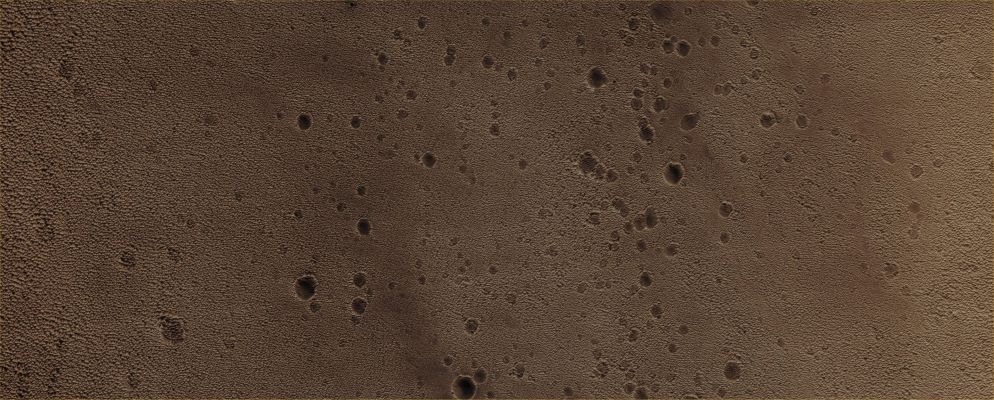 Equatorial Surface Features (Absolute Natural Colors; credits for the additional process. and color.: Dr Paolo C. Fienga - Lunexit Team)
Mars Local Time: 14:10 (Early Afternoon)
Coord. (centered): 0,1° North Lat. and - 0,1° East Long.
Spacecraft altitude: 270,5 Km (such as about 169,1 miles) 
Original image scale range: 54,1 cm/pixel (with 2 x 2 binning) so objects ~ 1 mt and 62 cm across are resolved 
Map projected scale: 50 cm/pixel
Map projection: EQUIRECTANGULAR
Emission Angle: 5,1° 
Sun-Mars-Spacecraft (or "Phase") Angle: 37,9°
Solar Incidence Angle: 33° (meaning that the Sun is about 57° above the Local Horizon)
Solar Longitude: 350,7° (Northern Winter)
Credits: NASA/JPL/University of Arizona
Additional process. and coloring: Dr Paolo C. Fienga - Lunar Explorer Italia
Parole chiave: Mars from orbit - Mawrth Vallis Region