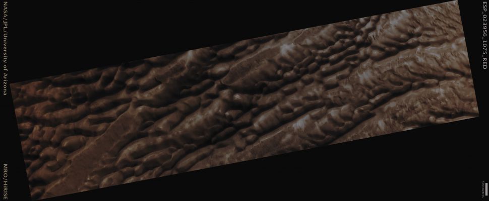 The Beautiful Dunefield inside Richardson Crater (Absolute Natural Colors; credits for the additional process. and color.: Dr Paolo C. Fienga - Lunexit Team)
Mars Local Time: 14:54 (Middle Afternoon)
Coord. (centered): 72,1° South Lat. and 180,9° East Long.
Spacecraft altitude: 250,8 Km (such as about 156,7 miles) 
Original image scale range: 50,2 cm/pixel (with 2 x 2 binning) so objects ~ 1 mt and 51 cm across are resolved 
Map projected scale: 50 cm/pixel
Map projection: POLAR STEREOGRAPHIC
Emission Angle: 8,6° 
Sun-Mars-Spacecraft (or "Phase") Angle: 71,1°
Solar Incidence Angle: 76° (meaning that the Sun is about 14° above the Local Horizon)
Solar Longitude: 356,3° (Northern Winter)
Credits: NASA/JPL/University of Arizona
Additional process. and coloring: Dr Paolo C. Fienga - Lunar Explorer Italia
Parole chiave: Mars from orbit - Dunefield - Richardson Crater