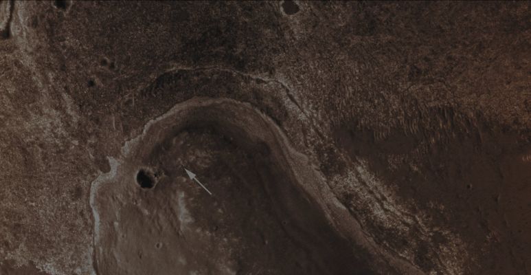 Opportunity at the Rim of Endeavour's Crater (EDM - Absolute Natural Colors; credits for the additional process. and color.: Dr Paolo C. Fienga - Lunexit Team) 
Mars Local Time: 14:14 (Early Afternoon)
Coord. (centered): 2,3° South Lat. and 354,6° East Long.
Spacecraft altitude: 269,7 Km (such as about 168,5 miles) 
Original image scale range: 27,0 cm/pixel (with 1 x 1 binning) so objects ~ 81 cm across are resolved 
Map projected scale: 25 cm/pixel
Map projection: EQUIRECTANGULAR
Emission Angle: 5,7° 
Sun-Mars-Spacecraft (or "Phase") Angle: 39,3°
Solar Incidence Angle: 34° (meaning that the Sun is about 56° above the Local Horizon)
Solar Longitude: 358,6° (Northern Winter)
Credits: NASA/JPL/University of Arizona
Additional process. and coloring: Dr Paolo C. Fienga - Lunar Explorer Italia
Parole chiave: Mars from orbit - Craters - Endeavour Crater