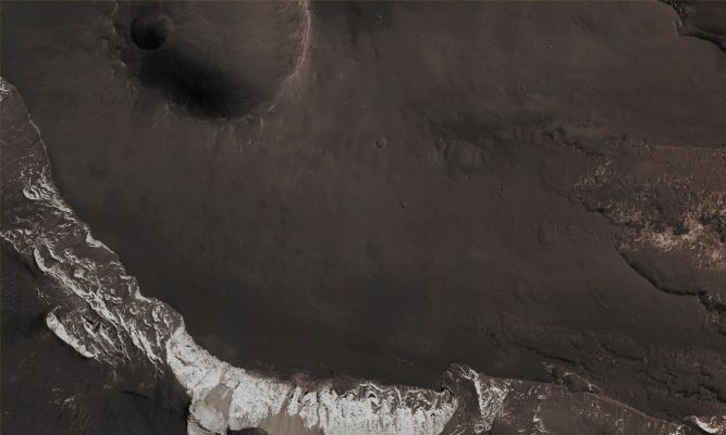 Features of Aureum Chaos (CTX "B" - Enhanced Absolute Natural Colors; credits for the additional process. and color.: Dr Paolo C. Fienga - Lunexit Team) 
Mars Local Time: 14:15 (Early Afternoon)
Coord. (centered): 3,6° South Lat. and 332,6° East Long.
Spacecraft altitude: 270,4 Km (such as about 169,0 miles) 
Original image scale range: 27,1 cm/pixel (with 1 x 1 binning) so objects ~ 81 cm across are resolved
Map projected scale: 25 cm/pixel
Map projection: EQUIRECTANGULAR
Emission Angle: 5,6° 
Sun-Mars-Spacecraft (or "Phase") Angle: 39,4°
Solar Incidence Angle: 34° (meaning that the Sun is about 56° above the Local Horizon)
Solar Longitude: 359,1° (Northern Winter)
Credits: NASA/JPL/University of Arizona
Additional process. and coloring: Dr Paolo C. Fienga - Lunar Explorer Italia
Parole chiave: Mars from orbit - Chaotic Terrain - Aureum Chaos