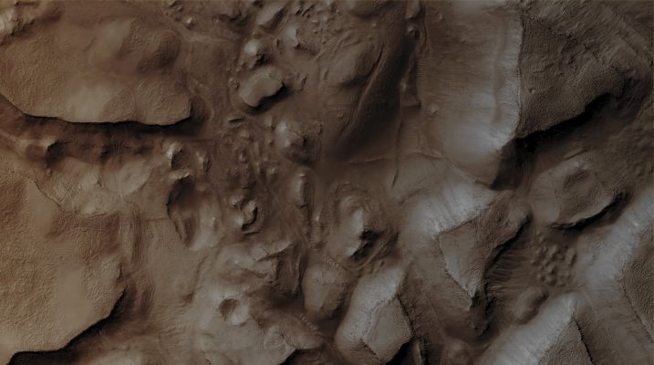 Features of Electris Region (CTX "A" - Enhanced Absolute Natural Colors; credits for the additional process. and color.: Dr Paolo C. Fienga - Lunexit Team) 
Mars Local Time: 14:27 (Early Afternoon)
Coord. (centered): 37,1° South Lat. and 189,4° East Long.
Spacecraft altitude: 255,3 Km (such as about 159,6 miles) 
Original image scale range: 25,5 cm/pixel (with 1 x 1 binning) so objects ~ 77 cm across are resolved 
Map projected scale: 25 cm/pixel
Map projection: EQUIRECTANGULAR
Emission Angle: 6,3° 
Sun-Mars-Spacecraft (or "Phase") Angle: 46,6°
Solar Incidence Angle: 51° (meaning that the Sun is about 39° above the Local Horizon)
Solar Longitude: 0,9° (Northern Spring)
Credits: NASA/JPL/University of Arizona
Additional process. and coloring: Dr Paolo C. Fienga - Lunar Explorer Italia
Parole chiave: Mars from orbit - Chaotic Terrain - Electris Region
