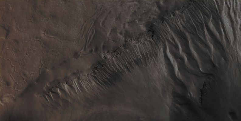 Features of Asimov Crater (CTX "A" - Enhanced Absolute Natural Colors; credits for the additional process. and color.: Dr Paolo C. Fienga - Lunexit Team) 
Mars Local Time: 14:31 (Early Afternoon)
Coord. (centered): 46,8° South Lat. and 5,1° East Long.
Spacecraft altitude: 254,0 Km (such as about 158,8 miles) 
Original image scale range: 25,4 cm/pixel (with 1 x 1 binning) so objects ~ 76 cm across are resolved 
Map projected scale: 25 cm/pixel
Map projection: EQUIRECTANGULAR
Emission Angle: 6,1° 
Sun-Mars-Spacecraft (or "Phase") Angle: 54,4°
Solar Incidence Angle: 58° (meaning that the Sun is about 32° above the Local Horizon)
Solar Longitude: 1,7° (Northern Spring)
Credits: NASA/JPL/University of Arizona
Additional process. and coloring: Dr Paolo C. Fienga - Lunar Explorer Italia
Parole chiave: Mars from orbit - Craters - Asimov Crater