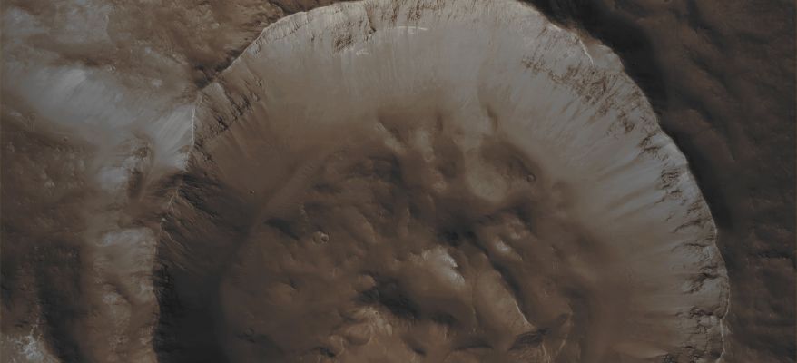 Unnamed Southern Crater (Absolute Natural Colors; credits for the additional process. and color.: Dr Paolo C. Fienga - Lunexit Team)
Mars Local Time: 14:23 (Early Afternoon)
Coord. (centered): 27,1° South Lat. and 399,5° East Long.
Spacecraft altitude: 257,0 Km (such as about 160,6 miles) 
Original image scale range: 51,4 cm/pixel (with 2 x 2 binning) so objects ~ 1 mt and 54 cm across are resolved 
Map projected scale: 50 cm/pixel
Map projection: EQUIRECTANGULAR
Emission Angle: 2,6° 
Sun-Mars-Spacecraft (or "Phase") Angle: 42,8°
Solar Incidence Angle: 45° (meaning that the Sun is about 45° above the Local Horizon)
Solar Longitude: 2,2° (Northern Spring)
Credits: NASA/JPL/University of Arizona
Additional process. and coloring: Dr Paolo C. Fienga - Lunar Explorer Italia
Parole chiave: Mars from orbit - Craters - Unnamed Southern Crater