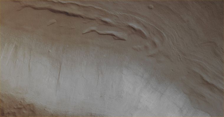 Features of Harmakhis Vallis (Absolute Natural Colors; credits for the additional process. and color.: Dr Paolo C. Fienga - Lunexit Team) 
Mars Local Time: 14:30 (Early Afternoon)
Coord. (centered): 39,3° South Lat. and 92,1° East Long.
Spacecraft altitude: 256,8 Km (such as about 160,5 miles) 
Original image scale range: 51,4 cm/pixel (with 2 x 2 binning) so objects ~ 1 mt and 54 cm across are resolved 
Map projected scale: 50 cm/pixel
Map projection: EQUIRECTANGULAR
Emission Angle: 1,4° 
Sun-Mars-Spacecraft (or "Phase") Angle: 54,1°
Solar Incidence Angle: 55° (meaning that the Sun is about 35° above the Local Horizon)
Solar Longitude: 7,6° (Northern Spring)
Credits: NASA/JPL/University of Arizona
Additional process. and coloring: Dr Paolo C. Fienga - Lunar Explorer Italia
Parole chiave: Mars from orbit - Channels - Harmakhis Vallis