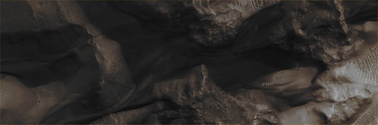 Features of Juventae Chasma (Absolute Natural Colors; credits for the additional process. and color.: Dr Paolo C. Fienga - Lunexit Team) 
Mars Local Time: 14:22 (Early Afternoon)
Coord. (centered): 3,6° South Lat. and 298,8° East Long.
Spacecraft altitude: 268,2 Km (such as about 167,6 miles) 
Original image scale range: 53,7 cm/pixel (with 2 x 2 binning) so objects ~ 1 mt and 61 cm across are resolved 
Map projected scale: 50 cm/pixel
Map projection: EQUIRECTANGULAR
Emission Angle: 0,0° 
Sun-Mars-Spacecraft (or "Phase") Angle: 36,5°
Solar Incidence Angle: 37° (meaning that the Sun is about 53° above the Local Horizon)
Solar Longitude: 9,3° (Northern Spring)
Credits: NASA/JPL/University of Arizona
Additional process. and coloring: Dr Paolo C. Fienga - Lunar Explorer Italia
Parole chiave: Mars from orbit - Chasmas - Juventae Chasma