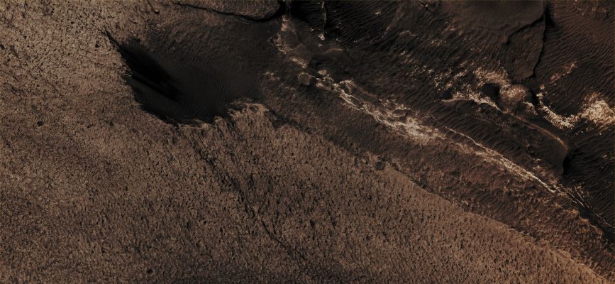 Features of Aram Chaos (CTX Frame - Absolute Natural Colors; credits for the additional process. and color.: Dr Paolo C. Fienga - Lunexit Team)
Mars Local Time: 14:24 (early afternoon)
Coord. (centered): 3,6° North Lat. and 338,8° East Long.
Spacecraft altitude: 273,4 Km (such as about 170,9 miles) 
Original image scale range: 54,7 cm/pixel (with 2 x 2 binning) so objects ~ 1 mt and 64 cm across are resolved
Map projected scale: 50 cm/pixel
Map projection: EQUIRECTANGULAR
Emission Angle: 1,3° 
Sun - Mars - MRO (or "Phase") Angle: 37,3°
Solar Incidence Angle: 36° (meaning that the Sun is about 54° above the Local Horizon)
Solar Longitude: 13,2° (Northern Spring)
Credits: NASA/JPL/University of Arizona
Additional process. and coloring: Lunar Explorer Italia
Parole chiave: Mars from orbit - Chaotic Terrain - Aram Chaos