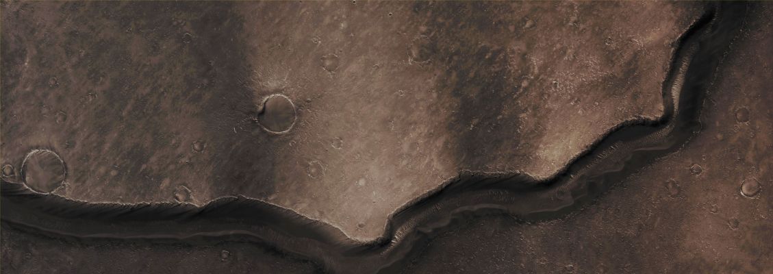 Arnus Vallis (CTX Frame n.3 - Enhanced Absolute Natural Colors; credits for the additoonal process. and color.: Dr Paolo C. Fienga - Lunexit Team)
Mars Local Time: 14:24 (early afternoon)
Coord. (centered): 13,2° North Lat. and 70,3° East Long.
Spacecraft altitude: 274,3 Km (such as about 171,4 miles) 
Original image scale range: 54,9 cm/pixel (with 2 x 2 binning) so objects ~ 1 mt and 65 cm across are resolved
Map projected scale: 50 cm/pixel
Map projection: EQUIRECTANGULAR
Emission Angle: 5,3° 
Phase Angle: 31,1°
Solar Incidence Angle: 36° (meaning that the Sun is about 54° above the Local Horizon)
Solar Longitude: 14,1° (Northern Spring)
Credits: NASA/JPL/University of Arizona
Additional process. and coloring: Lunar Explorer Italia
Parole chiave: Mars from orbit - Channels - Arnus Vallis