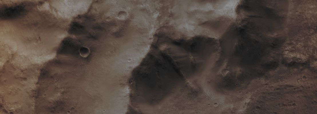 Features of Libya Montes (Absolute Natural Colors; credits for the additional process. and color.: Dr Paolo C. Fienga - Lunexit Team)
Mars Local Time: 14:20 (early afternoon)
Coord. (centered): 3,8° North Lat. and 82,3° East Long.
Spacecraft altitude: 294,3 Km (such as about 183,9 miles) 
Original image scale range: 58,9 cm/pixel (with 2 x 2 binning) so objects ~ 1 mt and 77 cm across are resolved
Map projected scale: 50 cm/pixel
Map projection: EQUIRECTANGULAR
Emission Angle: 23,8° 
Phase Angle: 58,4°
Solar Incidence Angle: 35° (meaning that the Sun is about 55° above the Local Horizon)
Solar Longitude: 18,0° (Northern Spring)
Credits: NASA/JPL/University of Arizona
Additional process. and coloring: Lunar Explorer Italia
Parole chiave: Mars from orbit - Mountains - Libya Montes