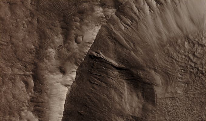 Unnamed Crater in Terra Cimmeria (CTX Frame "A" - Natural Colors; credits for the additional process. and color.: Dr Paolo C. Fienga - Lunexit Team)
Mars Local Time: 14:38 (early afternoon)
Coord. (centered): 32,7° South Lat. and 121,8° East Long.
Spacecraft altitude: 257,1 Km (such as about 160,7 miles) 
Original image scale range: 51,4 cm/pixel (with 2 x 2 binning) so objects ~ 1 mt and 54 cm across are resolved
Map projected scale: 50 cm/pixel
Map projection: EQUIRECTANGULAR
Emission Angle: 8,9° 
Phase Angle: 49,8°
Solar Incidence Angle: 55° (meaning that the Sun is about 35° above the Local Horizon)
Solar Longitude: 18,4° (Northern Spring)
Parole chiave: Mars from orbit - Craters - Unnamed Crater with Gullies - Terra Cimmeria