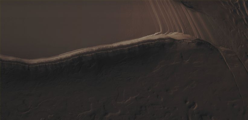 North Polar Scarp (CTX Frame "B" - Absolute Natural Colors; credits for the additional process. and color.: Dr Paolo C. Fienga - Lunexit Team)
Mars Local Time: 13:00 (early afternoon)
Coord. (centered): 83,9° North Lat. and 234,9° East Long.
Spacecraft altitude: 319,0 Km (such as about 199,4 miles) 
Original image scale range: 31,9 cm/pixel (with 1 x 1 binning) so objects ~ 96 cm across are resolved
Map projected scale: 25 cm/pixel
Map projection: POLAR STEREOGRAPHIC
Emission Angle: 4,9° 
Phase Angle: 73,2°
Solar Incidence Angle: 76° (meaning that the Sun is about 14° above the Local Horizon)
Solar Longitude: 19,2° (Northern Spring)
Credits: NASA/JPL/University of Arizona
Additional process. and coloring: Lunar Explorer Italia
Parole chiave: Mars from orbit - North Polar Regions - The Scarp