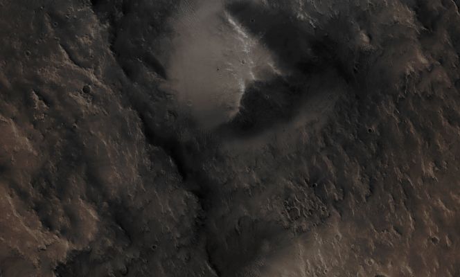 Discrete Knob with possible Calcium Pyroxene (Enhanced Absolute Natural Colors; credits for the additional process. and color.: Dr Paolo C. Fienga - Lunexit Team)
Mars Local Time: 14:29 (early afternoon)
Coord. (centered): 1,0° South Lat. and 77,5° East Long.
Spacecraft altitude: 265,0 Km (such as about 165,6 miles) 
Original image scale range: 53,0 cm/pixel (with 2 x 2 binning) so objects ~ 1 mt and 59 cm across are resolved
Map projected scale: 50 cm/pixel
Map projection: EQUIRECTANGULAR
Emission Angle: 1,2° 
Phase Angle: 39,6°
Solar Incidence Angle: 39° (meaning that the Sun is about 51° above the Local Horizon)
Solar Longitude: 19,9° (Northern Spring)
Credits: NASA/JPL/University of Arizona
Additional process. and coloring: Lunar Explorer Italia
Parole chiave: Mars from orbit - Knob
