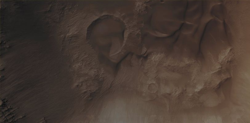 Proximities of the Valles Marineris Canyon System (CTX Frame "B" - Absolute Natural Colors; credits for the additional process. and color.: Dr Paolo C. Fienga - Lunexit Team)
Mars Local Time: 14:30 (early afternoon)
Coord. (centered): 14,2° South Lat. and 302,2° East Long.
Spacecraft altitude: 266,9 Km (such as about 166,8 miles) 
Original image scale range: 53,4 cm/pixel (with 2 x 2 binning) so objects ~ 1 mt and 60 cm across are resolved
Map projected scale: 50 cm/pixel
Map projection: EQUIRECTANGULAR 
Emission Angle: 6,4° 
Phase Angle: 49,1°
Solar Incidence Angle: 44° (meaning that the Sun is about 46° above the Local Horizon)
Solar Longitude: 20,1° (Northern Spring)
Credits: NASA/JPL/University of Arizona
Additional process. and coloring: Lunar Explorer Italia
Parole chiave: Mars from orbit - Proximities of Vallis Marineris