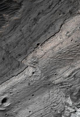Faults in Jus Chasma (EDM - Absolute Natural Colors; credits for the additional process. and color.: Dr Paolo C. Fienga - Lunexit Team)
Mars Local Time: 14:49 (early afternoon)
Coord. (centered): 7,8° South Lat. and 279,5° East Long.
Spacecraft altitude: 278,7 Km (such as about 174,2 miles) 
Original image scale range: 27,9 cm/pixel (with 1 x 1 binning) so objects ~ 84 cm across are resolved
Map projected scale: 25 cm/pixel
Map projection: EQUIRECTANGULAR
Emission Angle: 19,3° 
Phase Angle: 33,2°
Solar Incidence Angle: 48° (meaning that the Sun is about 42° above the Local Horizon)
Solar Longitude: 35,8° (Northern Spring)
Credits: NASA/JPL/University of Arizona
Additional process. and coloring: Lunar Explorer Italia
Parole chiave: Mars from orbit - Chasmas - Jus Chasma