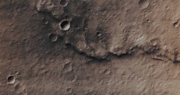 Features of Hesperia Planum: recent Impact Crater superposing a "Wrinkle Ridge" (CTX Frame - Absolute Natural Colors; credits for the additional process. and color.: Dr Paolo C. Fienga - Lunexit Team)
Mars Local Time: 14:50 (early afternoon)
Coord. (centered): 19,7° South Lat. and 114,9° East Long.
Spacecraft altitude: 256,8 Km (such as about 160,5 miles) 
Original image scale range: 25,7 cm/pixel (with 1 x 1 binning) so objects ~ 77 cm across are resolved
Map projected scale: 25 cm/pixel
Map projection: EQUIRECTANGULAR
Emission Angle: 4,0° 
Sun - Mars - MRO (or "Phase") Angle: 58,7°
Solar Incidence Angle: 56° (meaning that the Sun is about 34° above the Local Horizon)
Solar Longitude: 43,4° (Northern Spring)
Credits: NASA/JPL/University of Arizona
Additional process. and coloring: Lunar Explorer Italia
Parole chiave: Mars from orbit - Hesperia Planum Region