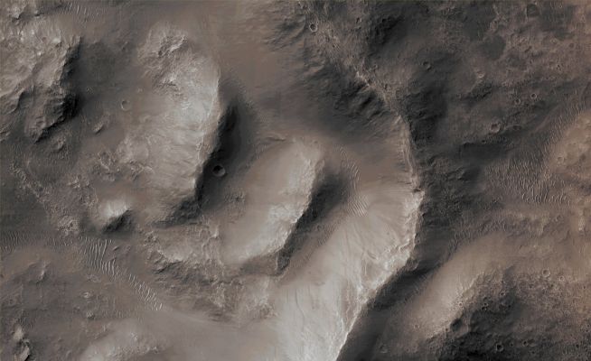 Exposed "Uplifted" Bedrock (CTX Frame "B" - Absolute Natural Colors; credits for the additional process. and color.: Dr Paolo C. Fienga - Lunar Explorer Italia)
Mars Local Time: 14:54 (early afternoon)
Coord. (centered): 26,3° South Lat. and 305,2° East Long.
Spacecraft altitude: 255,8 Km (such as about 159,9 miles) 
Original image scale range: 25,6 cm/pixel (with 1 x 1 binning) so objects ~ 77 cm across are resolved
Map projected scale: 25 cm/pixel
Map projection: EQUIRECTANGULAR
Emission Angle: 1,2° 
Sun - Mars - MRO (or "Phase") Angle: 62,0°
Solar Incidence Angle: 61° (meaning that the Sun is about 29° above the Local Horizon)
Solar Longitude: 45,4° (Northern Spring)
Credits: NASA/JPL/University of Arizona
Additional process. and coloring: Lunar Explorer Italia
Parole chiave: Mars from orbit - Craters - Unnamed Southern Crater with exposed Bedrock