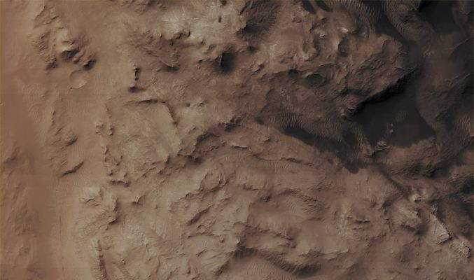 Dunes and Ripples on the Floor of Jus Chasma (CTX Frame n.1 - Absolute Natural Colors; credits for the additional process. and color.: Dr Paolo C. Fienga - Lunexit Team)
Mars Local Time: 14:50 (early afternoon)
Coord. (centered): 7,0° South Lat. and 275,6° East Long.
Spacecraft altitude: 265,6 Km (such as about 166,0 miles) 
Original image scale range: 26,6 cm/pixel (with 1 x 1 binning) so objects ~ 80 cm across are resolved
Map projected scale: 25 cm/pixel
Map projection: EQUIRECTANGULAR
Emission Angle: 0,1° 
Sun - Mars - MRO (or "Phase") Angle: 48,9°
Solar Incidence Angle: 49° (meaning that the Sun is about 41° above the Local Horizon)
Solar Longitude: 45,6° (Northern Spring)
Credits: NASA/JPL/University of Arizona
Additional process. and coloring: Lunar Explorer Italia
Parole chiave: Mars from orbit - Chasmas - Jus Chasma