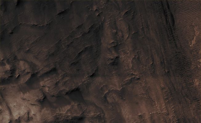 Dunes and Ripples on the Floor of Jus Chasma (CTX Frame n.2 - Absolute Natural Colors; credits for the additional process. and color.: Dr Paolo C. Fienga - Lunexit Team)
Mars Local Time: 14:50 (early afternoon)
Coord. (centered): 7,0° South Lat. and 275,6° East Long.
Spacecraft altitude: 265,6 Km (such as about 166,0 miles) 
Original image scale range: 26,6 cm/pixel (with 1 x 1 binning) so objects ~ 80 cm across are resolved
Map projected scale: 25 cm/pixel
Map projection: EQUIRECTANGULAR
Emission Angle: 0,1° 
Sun - Mars - MRO (or "Phase") Angle: 48,9°
Solar Incidence Angle: 49° (meaning that the Sun is about 41° above the Local Horizon)
Solar Longitude: 45,6° (Northern Spring)
Credits: NASA/JPL/University of Arizona
Additional process. and coloring: Lunar Explorer Italia
Parole chiave: Mars from orbit - Chasmas - Jus Chasma
