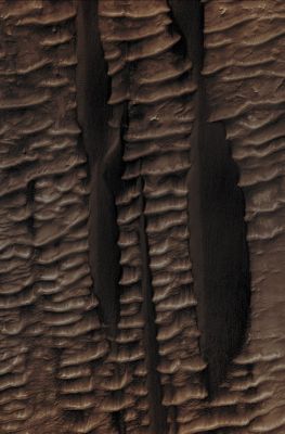Dunes and Ripples on the Floor of Jus Chasma (EDM n.2 - Absolute Natural Colors; credits for the additional process. and color.: Dr Paolo C. Fienga - Lunexit Team)
Mars Local Time: 14:50 (early afternoon)
Coord. (centered): 7,0° South Lat. and 275,6° East Long.
Spacecraft altitude: 265,6 Km (such as about 166,0 miles) 
Original image scale range: 26,6 cm/pixel (with 1 x 1 binning) so objects ~ 80 cm across are resolved
Map projected scale: 25 cm/pixel
Map projection: EQUIRECTANGULAR
Emission Angle: 0,1° 
Sun - Mars - MRO (or "Phase") Angle: 48,9°
Solar Incidence Angle: 49° (meaning that the Sun is about 41° above the Local Horizon)
Solar Longitude: 45,6° (Northern Spring)
Credits: NASA/JPL/University of Arizona
Additional process. and coloring: Lunar Explorer Italia
Parole chiave: Mars from orbit - Chasmas - Jus Chasma