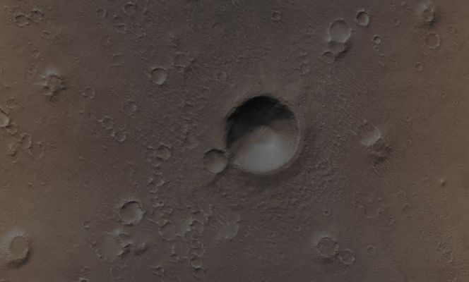 Relatively recent Unnamed Impact Crater (Enhanced Absolute Natural Colors; credits for the additional process. and color.: Dr Paolo C. Fienga - Lunar Explorer Italia)
Mars Local Time: 14:50 (early afternoon)
Coord. (centered): 11,6° North Lat. and 90,7° East Long.
Spacecraft altitude: 278,0 Km (such as about 173,7 miles) 
Original image scale range: 27,8 cm/pixel (with 1 x 1 binning) so objects ~ 83 cm across are resolved
Map projected scale: 25 cm/pixel
Map projection: EQUIRECTANGULAR
Emission Angle: 2,1° 
Sun - Mars - MRO (or "Phase") Angle: 39,6°
Solar Incidence Angle: 42° (meaning that the Sun is about 48° above the Local Horizon)
Solar Longitude: 48,9° (Northern Spring)
Credits: NASA/JPL/University of Arizona
Additional process. and coloring: Lunar Explorer Italia
Parole chiave: Mars from orbit - Craters - Unnamed Crater