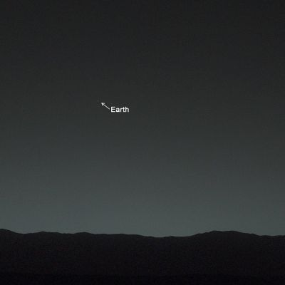 Us, from the distance...
"...Se la Fisica Quantistica non vi confonde, allora vuol dire che non l'avete capita..."

(Massima attribuita a Niels Bohr, Fisico - Copenaghen, 7 Ottobre 1885 - Copenaghen, 18 Novembre 1962)
Parole chiave: Earth from Mars