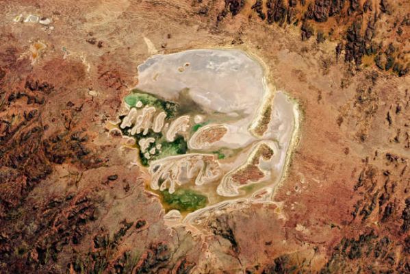 Acraman Crater (Australia)
Creato dall'impatto di un asteroide 590 milioni di anni fa, il cratere Acraman (Dia. 40 Km c.a.) nella Australia meridionale e' definito dal lago Acraman.
Parole chiave: Earth's Impact Craters