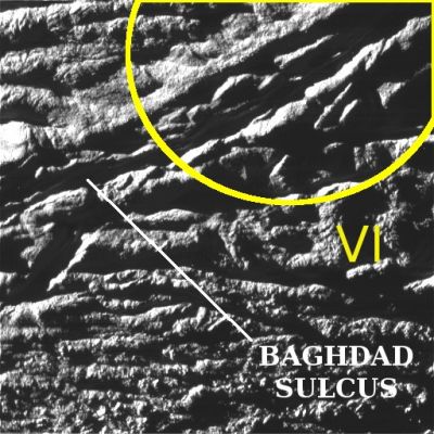 Baghdad Sulcus
Caption NASA:"This Cassini image was the 4th 'skeet shoot' narrow-angle image captured during the Oct. 31, 2008, flyby of Saturn's moon Enceladus. 

The source region for jet VI (see PIA08385) has been identified. The image was taken with the Cassini Spacecraft narrow-angle camera on Oct. 31, 2008, at a distance of approximately 3417 Km (about 2135 miles) from Enceladus and at a Sun-Enceladus-Spacecraft, or Phase, Angle of 75°. 
Image scale is roughly 38 meters (125 feet) per pixel".
Parole chiave: Saturn's Moon - Enceladus