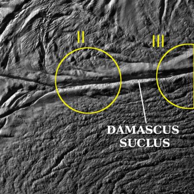 Damascus Sulcus
Caption NASA:"This Cassini image was the eight 'skeet shoot' narrow-angle image captured during the October 31, 2008, flyby of Saturn's moon Enceladus. 

The source region for jets II and III (see PIA08385) has been identified. The image was taken with the Cassini Spacecraft narrow-angle camera on Oct. 31, 2008, at a distance of approximately 5568 Km (about 3480 miles) from Enceladus and at a Sun-Enceladus-Spacecraft, or Phase, Angle of 75°. 
Image scale is roughly 33 meters (108 feet) per pixel".
Parole chiave: Saturn's Moon - Enceladus