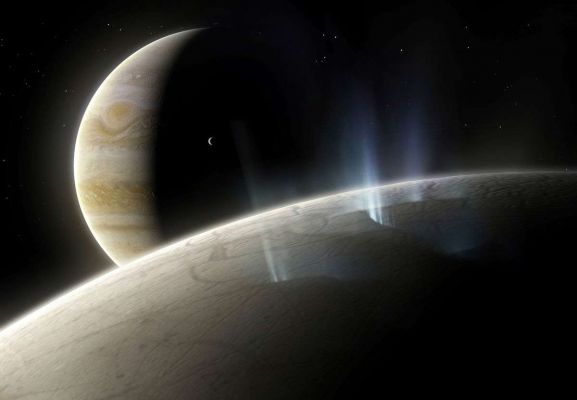I am speechless...
C'è un luogo del Sistema Solare dove pensiamo di trovare forme di vita extraterrestri. Ha un nome molto familiare ed è uno dei satelliti di Giove: si chiama Europa. Questo mondo ha delle caratteristiche geologiche che lo rendono estremamente interessante da decenni. Fuori è coperto da una spessa crosta ghiacciata, ma dentro contiene un enorme oceano, proprio come quelli che abbiamo qui sulla Terra (vedi Nota 1).
La sua caratteristica unica suggerisce che l'acqua oceanica può "in qualche modo muoversi attraverso il guscio e raggiungere la superficie", ha affermato Alyssa Rhoden, scienziato del Southwest Research Institute in Colorado. Se l'affermazione è, in effetti, vera, "i nutrienti e l'energia possono circolare tra l'oceano, il guscio di ghiaccio e la superficie, e questo può essere benefico per la vita".
L'imminente Europa Clipper della NASA è una missione rivoluzionaria per capire di più sul corpo planetario e sul suo potenziale di abitabilità. Verrà lanciato nel 2024 e arriverà nel 2030.

NASA's upcoming Europa Clipper is a groundbreaking mission to learn more about the planetary body and its potential for habitability. It will launch in 2024 and arrive in 2030.
Rhoden said, "I started researching Europa 22 years ago and have always had the same images to work with. So, I'd say I'm EXTREMELY excited about the new datasets that Clipper will provide. As for habitability, there are probably many ways it will inform us about it, but what I'm most interested in seeing is evidence of liquid water within the ice shell."
When asked what life might be found on Europa, Rhoden quipped, "Space whales, obviously." (See Note 2.)

Note 1: This information is over 28 years old;
Note 2: If this lady is a "scientist," then it's really over...
Parole chiave: Fantasy