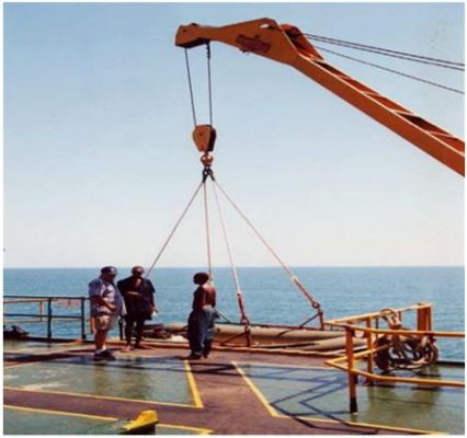 Staff Personnel on board Santa Rita 1
Una bellissima e tranquilla immagine che ci ricorda una semplice, ma mai realmente appresa, Lezione di Vita: quando si lavora in Pace, costruttivamente e con un Obbiettivo Comune, la Cultura ed il Colore della Pelle non contano veramente nulla. Mai.
Parole chiave: History