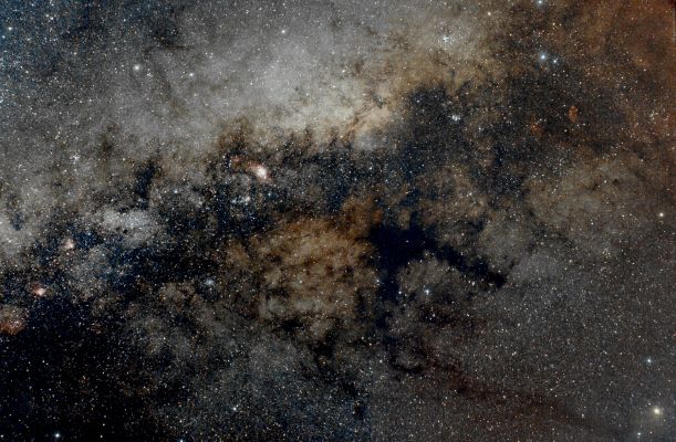 The Galactic Center
«"O frati", dissi, "che per cento milia
Perigli siete giunti a l'Occidente,
A questa tanto picciola vigilia

D'i nostri sensi ch'è del rimanente
Non vogliate negar l'esperïenza,
Di retro al Sol, del mondo sanza gente.

Considerate la vostra semenza:
Fatti non foste a viver come bruti,
Ma per seguir virtute e canoscenza"».

(Dante Alighieri, Inferno - Canto XXVI, 112-120) 
Parole chiave: From Earth Pictures - Amatorial Pictures
