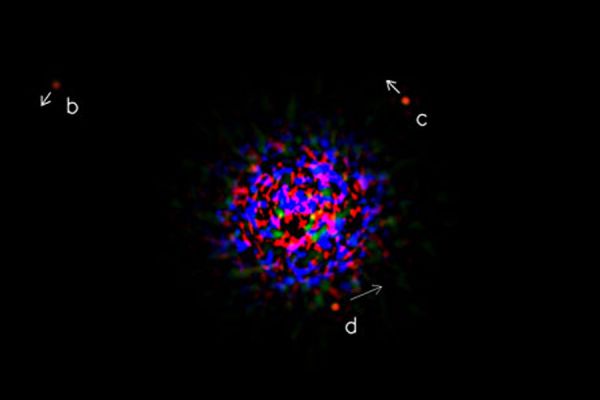 HR 8799: Discovery of a Multi-planet Star System
"...An si cognatos, nullo natura labore
Quos tibi dat, retinere velis servareque amicos,
Infelix operam perdas: ut si quis asellum
In campo doceat parentem currere frenis..."

(Orazio)

"...O il procurar di conservarti amici,
I congiunti che a te, senza fatica,
Diede Natura, inutili opra estimi,
Qual chi addestrar voglia somaro in campo
A galoppar ubbidiente al freno..."

(trad. di Vincenzo Monti)
Parole chiave: From Earth Pictures - Professional Pictures - Keck telescope