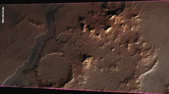 Hellespontus and Reull Region (MULTISPECTRUM processing, from an idea of Keith Laney)
nessun commento
Parole chiave: Mars from orbit - Hellespontus Region