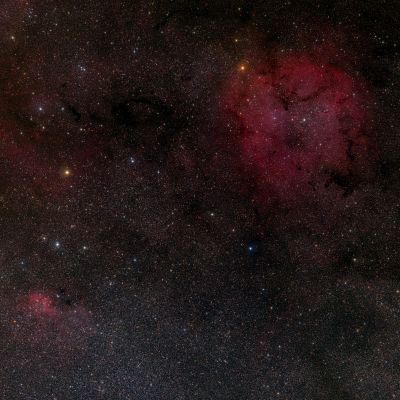 IC 1396 - Emission Nebula
"L'aforisma è uno stimolo a pensare, oltre che un self-service di pensieri ben confezionati. 

A volerne fare un po' di storia, il termine è un grecismo - che significa "delimitare, separare, scegliere" - rimasto a lungo nell'ambito del linguaggio tecnico-scientifico. Solo nell'Ottocento avanzato l'aforisma divenne un vero e proprio genere letterario, specie dopo l'uscita di "II crepuscolo degli idoli" di Friedrich Nietzsche (1888). 
Da allora ne sono state tentate varie definizioni e delimitazioni, che però poco ci interessano: a partire dalla più brutale, quella di Gesualdo Bufalino per cui "Un aforisma benfatto sta tutto in otto parole".
Un aforisma benfatto, a mio parere, è quello capace di generare un effetto-sorpresa, tanto più nel caso di quelli scelti per questa raccolta, che vuole essere l'esaltazione del paradosso, forma estrema dell'aforisma".

da "Pensieri scorretti", di Giordano Bruno Guerri 
Parole chiave: From Earth Pictures - Amatorial Pictures