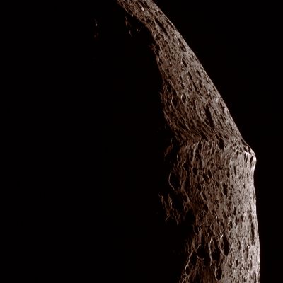 The unexplainable "Equatorial Continuous Chain of Mountains" (or "Ridge") of Japetus (possible natural colors; elab. Lunexit)
Caption NASA:"N00091828.jpg was taken on September 10, 2007 and received on Earth September 10, 2007. The camera was pointing toward Japetus that, at the time, was approx. 62.331 Km away, and the image was taken using the CL1 and CL2 filters. This image has not been validated or calibrated".
Parole chiave: Saturn's Moons - Japetus