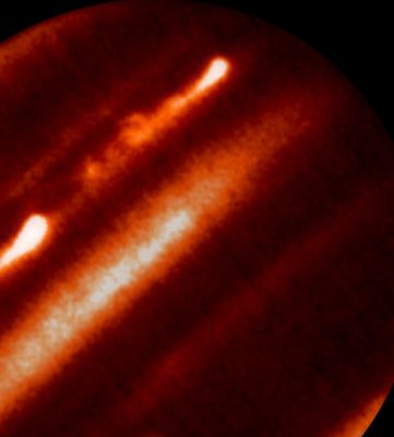 Internal Heat Drives Jupiter's Giant Storm Eruption (IR)
An image of Jupiter in infrared-light from NASA's Infrared Telescope Facility (IRTF) on April 5, 2007.


Parole chiave: From Earth Images - Professional Images