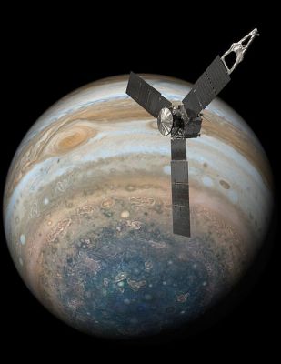 J & J
Alcune informazioni di base: dopo un viaggio durato più di cinque anni, la sonda Juno è entrata in orbita attorno a Giove il 4 luglio 2016. Distanza dalla Terra: 1,74 miliardi di miglia. Il 24 ottobre ha effettuato il suo ottavo sorvolo ravvicinato, attraversando la coltre nuvolosa del pianeta e avvicinandosi a soli 3.400 chilometri dalla superficie di Giove. La sua missione? Raccogliere dati e immagini del pianeta più grande del nostro Sistema Solare da trasmettere sulla Terra.

Dopo un ritardo (Fase Iniziale) nella trasmissione dei dati, dovuto a una congiunzione solare che ha interrotto le comunicazioni tra Giove e la Terra a causa dell'eccessiva vicinanza al Sole, le informazioni, memorizzate nella sonda Juno, sono arrivate alla NASA e i risultati sono sorprendenti. Le immagini mostrano i misteriosi Poli Nord e Sud del pianeta, così come gigantesche tempeste di gas.
In attesa di nuovi sorvoli, vi mostriamo alcune splendide immagini trasmesse dalla sonda relative al gigante gassoso, il quinto pianeta del Sistema Solare.
Parole chiave: Jupiter