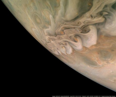 On the Limb...
Caption NASA Originale:"NASA's Juno spacecraft captured this impressive image revealing a band of swirling clouds in Jupiter's Northern Latitudes during Juno's close fly-by occurred on November, 3, 2019. Small pop-up storms can also be seen rising above the lighter areas of the clouds, most noticeably on the right side of the image.

This view provides scientists with high-resolution details — the spacecraft skimmed approximately 3.200 miles (such as about 5.149,9 Km) above Jupiter's cloud tops at the time it was taken.

Citizen scientist Björn Jónsson created this enhanced color image using data from the JunoCam camera. The picture, as we wrote above, was taken on November, 3, 2019 at 2:13 p.m. PST (5:13 p.m. EST) at a Latitude of about 38° North".
Parole chiave: Jupiter