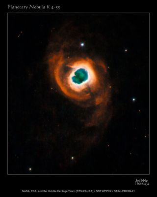 K4-55 Planetary Nebula
The Hubble Community bids farewell to the soon-to-be decommissioned Wide Field Planetary Camera 2 (WFPC2) onboard the Hubble Space Telescope. 
In tribute to Hubble's longest-running optical camera, Planetary Nebula K 4-55 has been imaged as WFPC2's final "pretty picture".
Parole chiave: From Space Images - Hubble Space Telescope (HST) Images