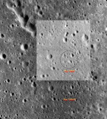 TAMPERING: Caught in the ACT! (an Image-Mosaic by Dr Paolo C. Fienga - Lunexit Team)
Un piccolissimo esempio - ma davvero INDISCUTIBILE - di come la NASA (o chi per essa) "tarocchi" i frames e li modifichi a proprio (o altrui, ma non sapremmo dirVi "chi") uso e consumo. 

Questo frame LO-1 è una chicca davvero straordinaria e dimostra come la capacità di manipolazione ed alterazione delle immagini maturata dagli Amici di Pasadena abbia raggiunto dei livelli straordinari. Una "Volcanic Vent", infatti, viene - come vedete, alquanto semplicemente... - fatta sparire e di essa non rimane nulla. 

Nulla.

Perchè? 
Cos'ha di "meritevole di cover-up" una Volcanic Vent?

Nessuno lo sa.
O meglio: qualcuno lo sa, ma non parla.
Nessuno parla.

In compenso, chi si azzarda a definire la NASA, in qualche caso (tipo questo!), come "poco corretta", viene messo in croce.

Ok, va bene. Ma quelli che crocifiggono, evidentemente, non hanno mai visto questo "lavoretto". 
Oppure l'hanno visto e l'hanno ignorato. 

Dunque, delle tre, l'una: 

1) o sono bolsi, oppure
2) sono assolutamente incompetenti, oppure 
3) sono in palese malafede.

Secndo noi, sono probabilmente tutte e tre le cose (più bestie ignoranti che altro, comunque)...
Parole chiave: The Moon from orbit - Controversial