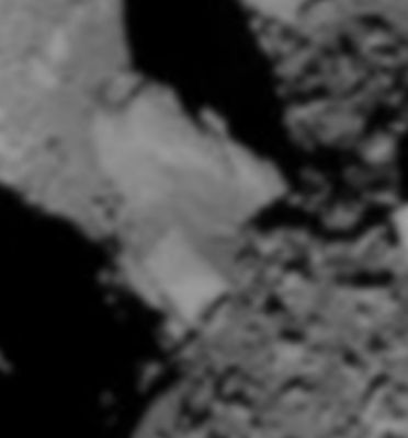 Rectangular Surface Feature on Itokawa? (extra-detail mgnf)
Allora, fermiamoci ai fatti: il "rettangolo" esiste (e si vede bene) ed alla sua base c'è effettivamente qualcosa che non può essere altro che una apertura. 

Questo rilievo - che solo un occhio attento al dettaglio poteva individuare - rientra, a nostro parere, nella Classe delle Singolarità Superficiali.
E' un rilievo affascinante, suggestivo, decisamente curioso: certo. Ma quali elementi abbiamo per poter anche solo supporre una sua origine NON naturale?

Nessuno.

L'intero Asteroide Itokawa è un campionario di Singolarità, le quali vanno dalla mancanza di crateri alla presenza, su un buon 75% della sua superficie, di una sorta di "squamatura rocciosa" (si tratta di mini-boulders a forma appuntita ed inclinati - leggermente - rispetto al piano dell'asteroide).
Itokawa (al pari di Phobos, o di 1-Ceres, o di 433-Eros, o al pari delle "unexplainable surface features" di Marte, di Giapeto, di Callisto ed Europa e così via), è una Meraviglia della Natura: è unico, è lontano, è affascinante e, per noi, è largamente inesplicabile.

Parlare di "intervento intelligente" (come sinonimo di "NON naturale") allorchè si analizzano rilievi come questo (o come quelli relativi agli altri Corpi Celesti sopra menzionati), vuol dire - a nostro parere - NEGARE la Capacità Creativa della Natura e, di fatto, significa rifiutarsi di vedere l'Universo per quello che è davvero: una Meravigliosa Opera la quale, per il suo 99,99%, era, è e - probabilmente - rimarrà uno splendido enigma per gli Uomini. 

Un enigma che dovrebbe invogliarci a studiare di più e meglio, a capire di più e meglio e ad essere un pochino più umili e consapevoli dei nostri limiti e della attuale nostra incapacità di razionalizzare tutto quello che vediamo e quindi di sussumere l'Ignoto all'interno di Classi di Conoscenza ancora largamente e profondamente imperfette.

Un profondo ringraziamento all'Amico e Collega, Dr Gianluigi Barca, per l'eccezionale "occhio" e per la splendida provocazione che ha lanciato: provocazione che ci ha offerto un eccellente spunto per esprimere un pensiero che, in tanti ormai, avevamo da tempo voglia di tradurre in parole.
Parole chiave: Asteroids - Itokawa